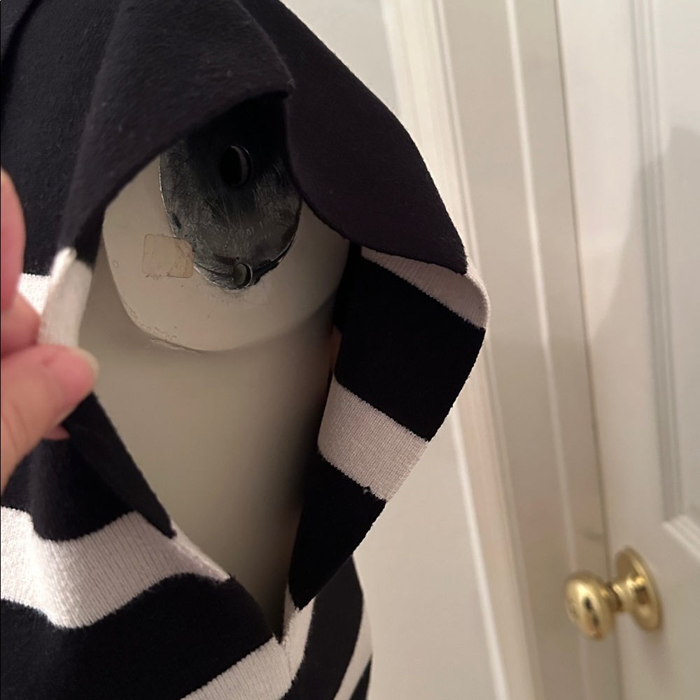 English factory women’s black and white stripe sleeveless sweater size medium - Picture 4 of 9